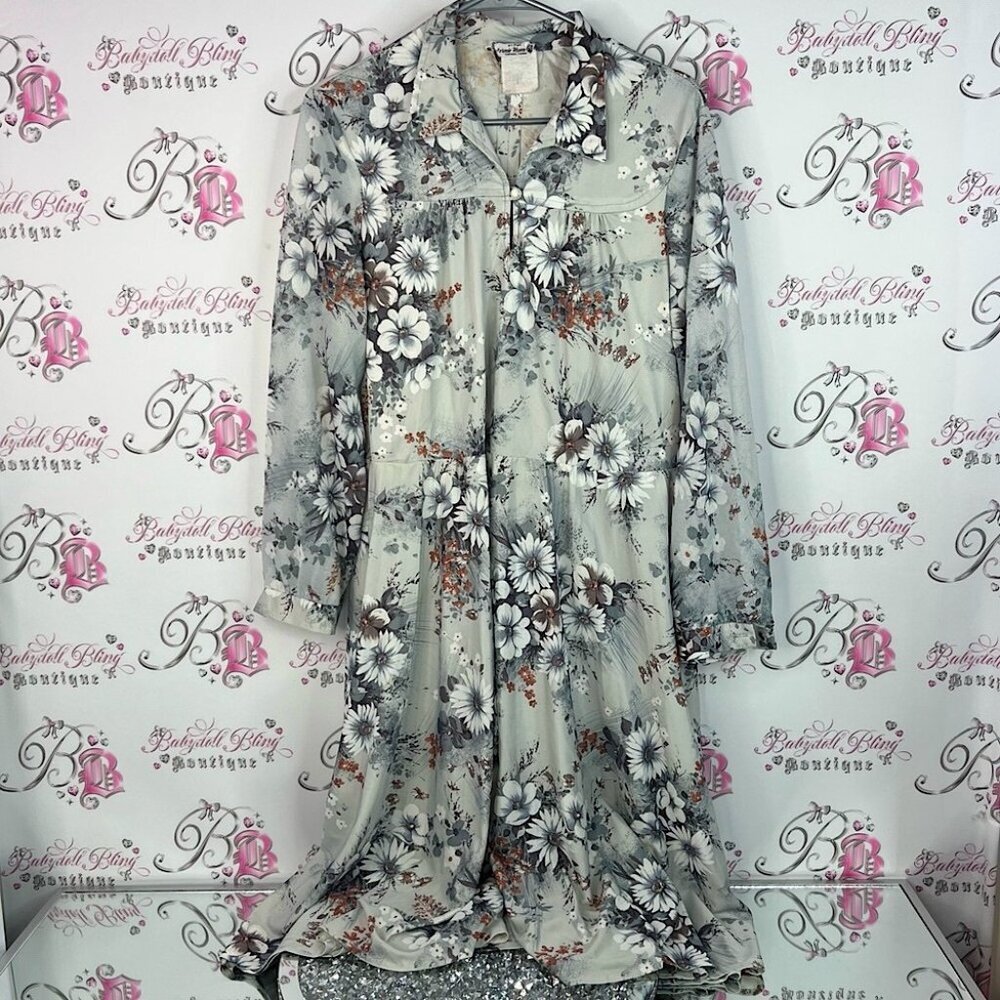 Lormie hum dress button up Chic Long Sleeve Floral Dress in Gray and White